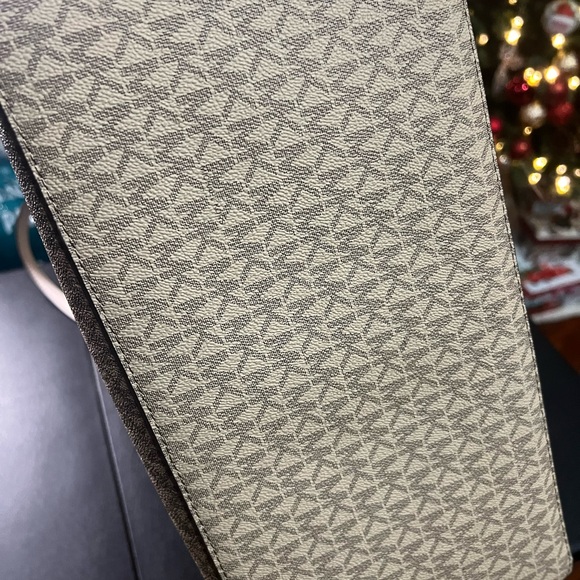 Michael Kors Beige Signature Tote Bag - Picture 9 of 9